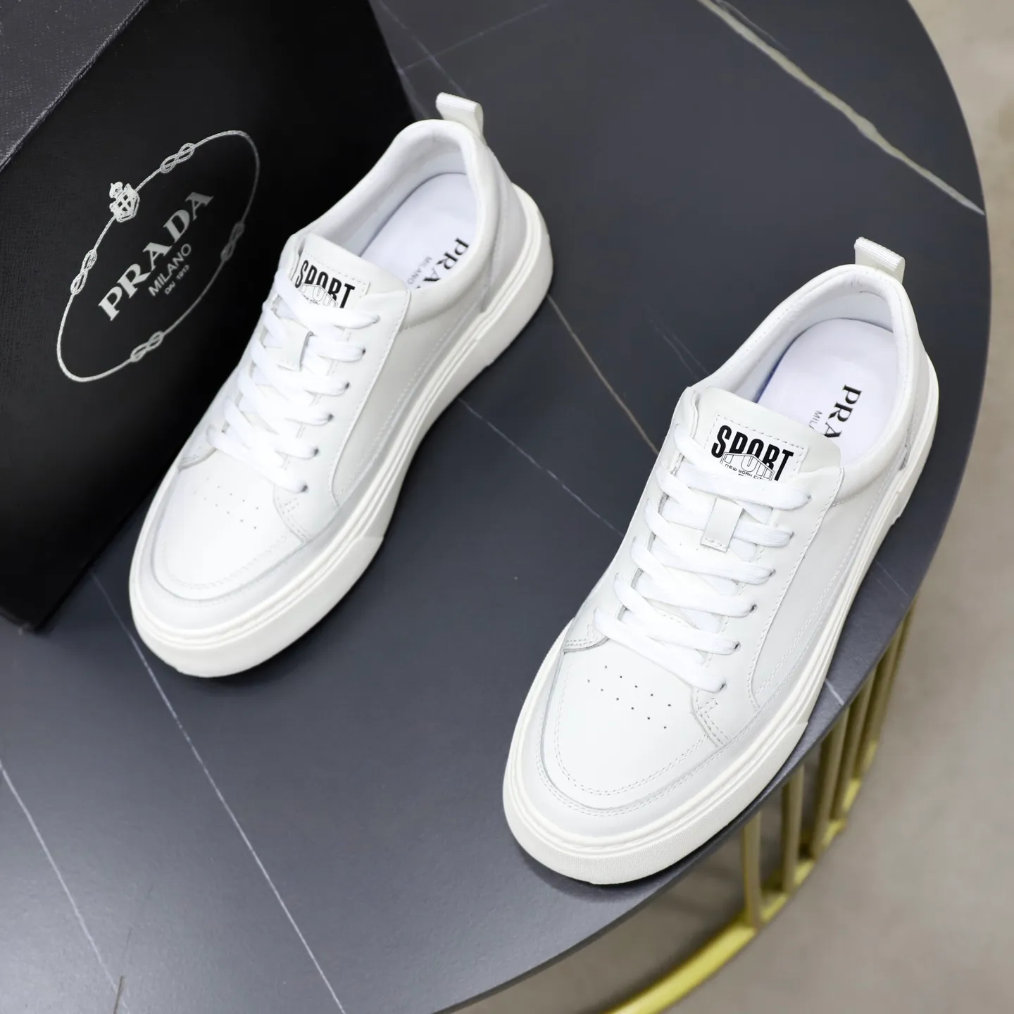 Ex-factory price: 442💰🙅‍♂️🙅‍♂️🙅‍♂️ Brand: PRADA Standard code: 38–44 (45 can be customized) Grade: Same as the official website Material: Original cowhide fabric Comfortable pigskin lining Lightweight wear-resistant outsole Style category: Men's fashionable casual shoes and boots Running sports shoes Distinguished luxury brand elements Top luxury Color: actual picture color